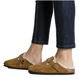 BIRKENSTOCK Birkenstock Boston Lamsvel Sandaal Camel - Match Laren