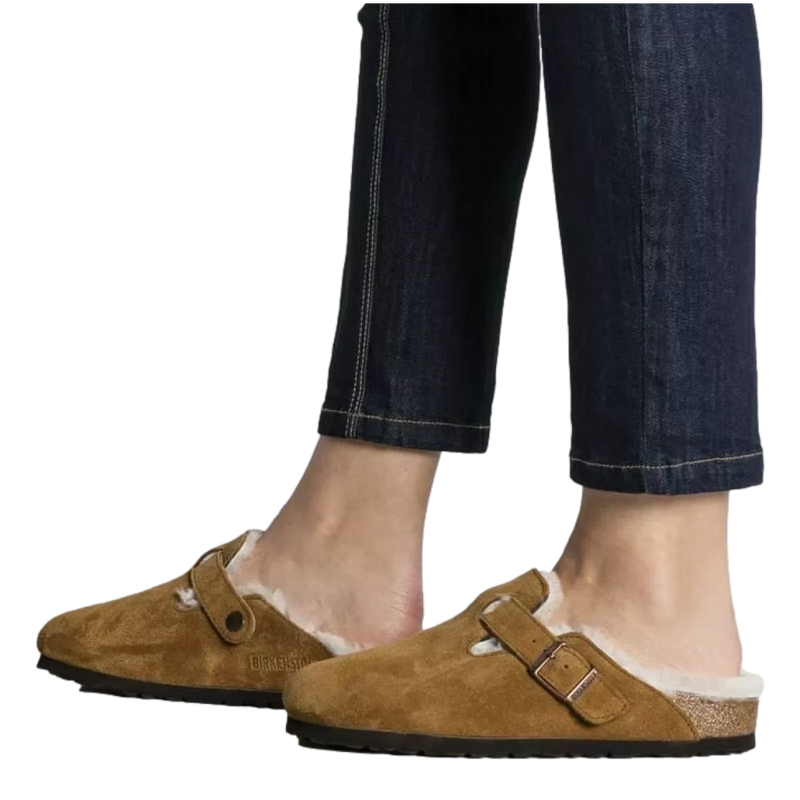 BIRKENSTOCK Birkenstock Boston Lamsvel Sandaal Camel - Match Laren