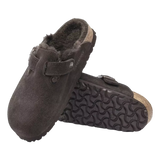 BIRKENSTOCK Birkenstock Klomp Boston Shearl Suede Donkerbruin - Match Laren