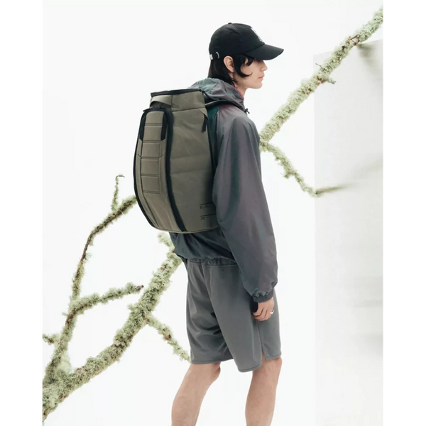 DB DB Hugger Backpack 25L Donkergroen - Match Laren