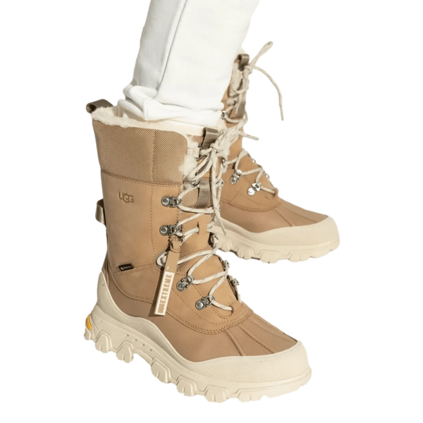 UGG SNOWBOOT 9 / ZAND UGG Snowboot Adirondack Meridia